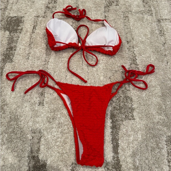Red Bikini - Picture 2 of 5